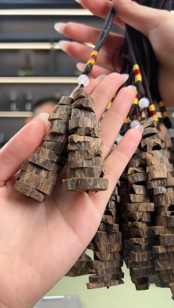 【闪购商品】沉香摆件17号国香绿奇楠车挂多样性发一条