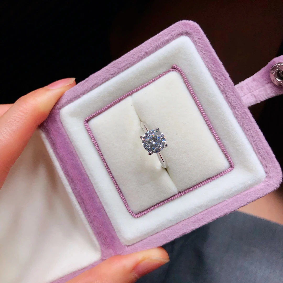 【卡家四爪】0.5-5克拉/莫桑石925银经典闭口求婚女戒婚戒