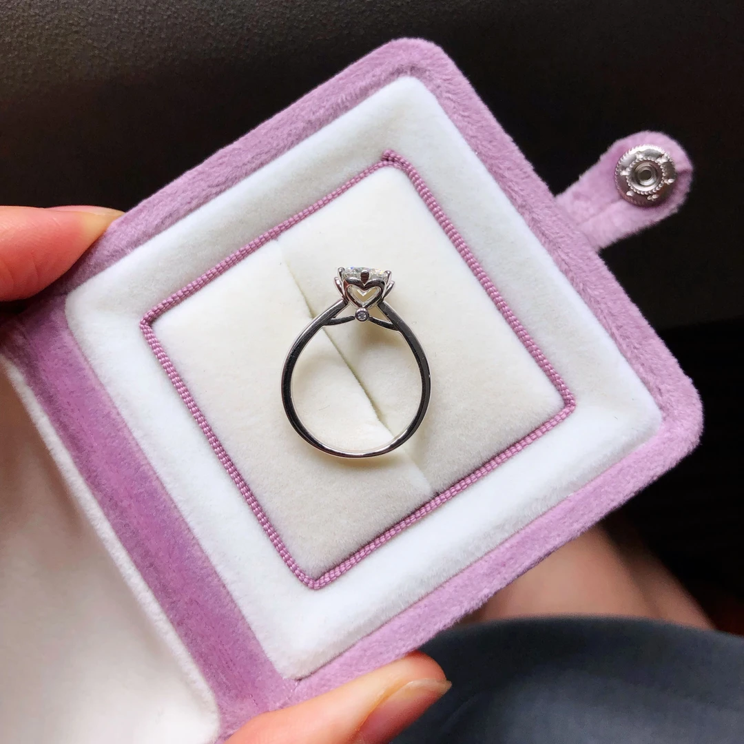 【爱心手捧花】0.5-1克拉/莫桑石925银经典闭口求婚女戒婚戒