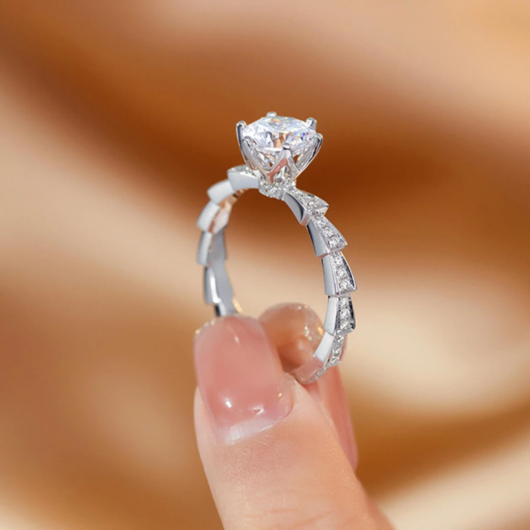 【蛇戒】1-5克拉/莫桑石925银经典闭口求婚女戒婚戒