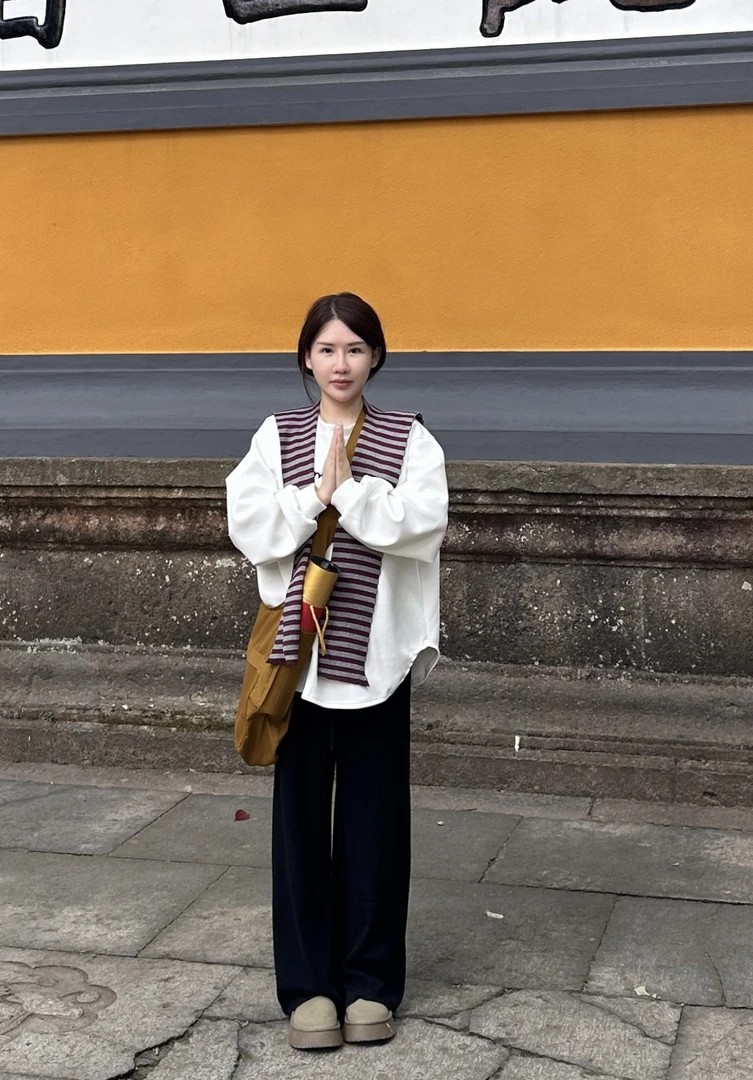 TJ！「简爱日记」两色休闲字母卫衣带披肩