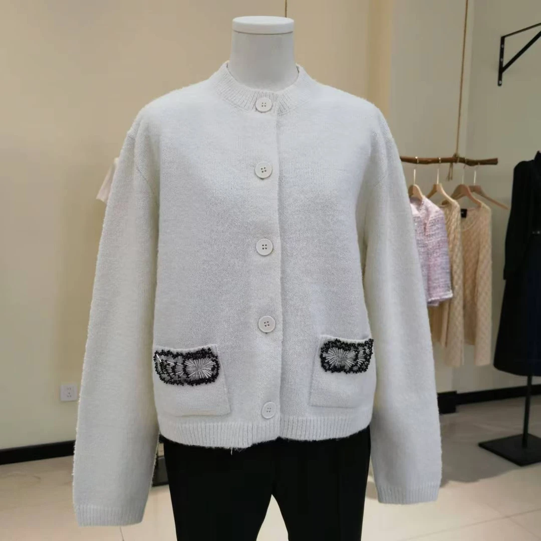 2024秋季新款女士圆领简约气质短款开衫秋冬白色上衣针织短外套