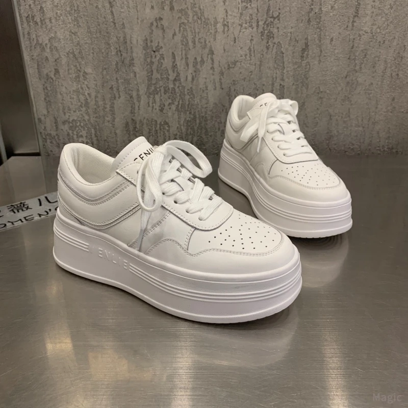 超轻厚底小白鞋女2024年新款松糕鞋真皮纯白色休闲百搭增高运动鞋