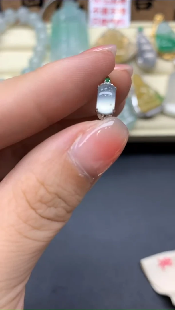【闪购商品】翡翠戒指18K金镶嵌207