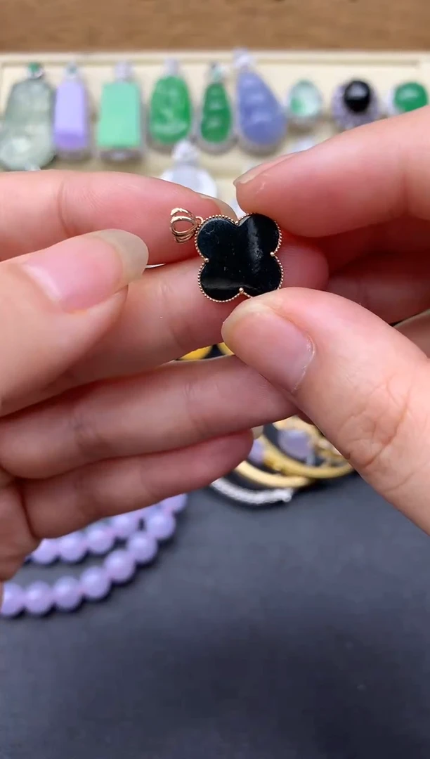 【闪购商品】翡翠颈饰18K金镶嵌144-多人