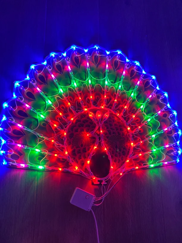 孔雀开屏节日挂饰彩灯户外家用房间景观婚庆圣诞节线灯星星灯