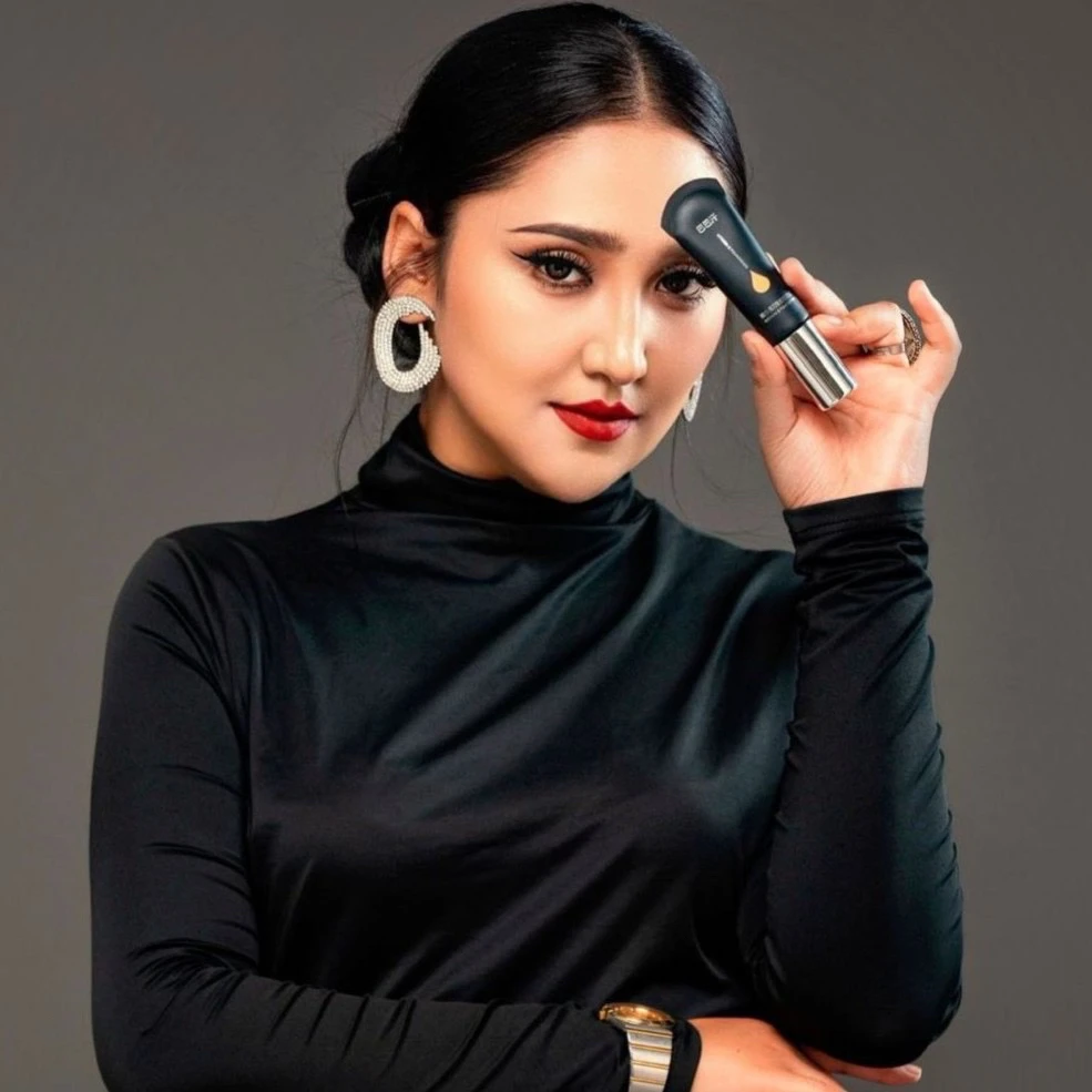 新款粉底液【巴巴汗】维生素E清透粉底液自然色持久