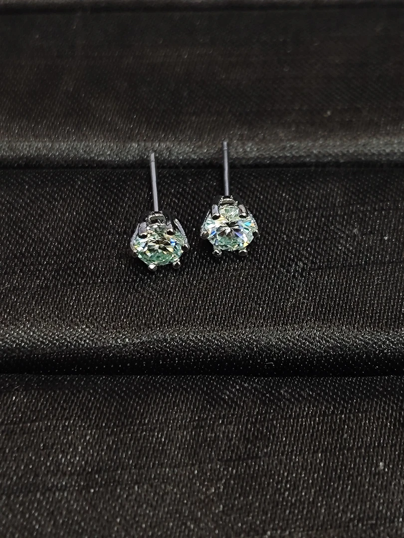 非金属莫桑石耳饰 莫桑钻六爪耳钉（多样性一对发货）