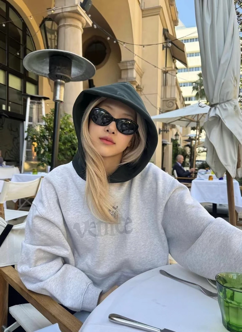 ZHAO WANNUO  |  24秋冬字母花朵印花宽松廓形撞色连帽卫衣NN0181