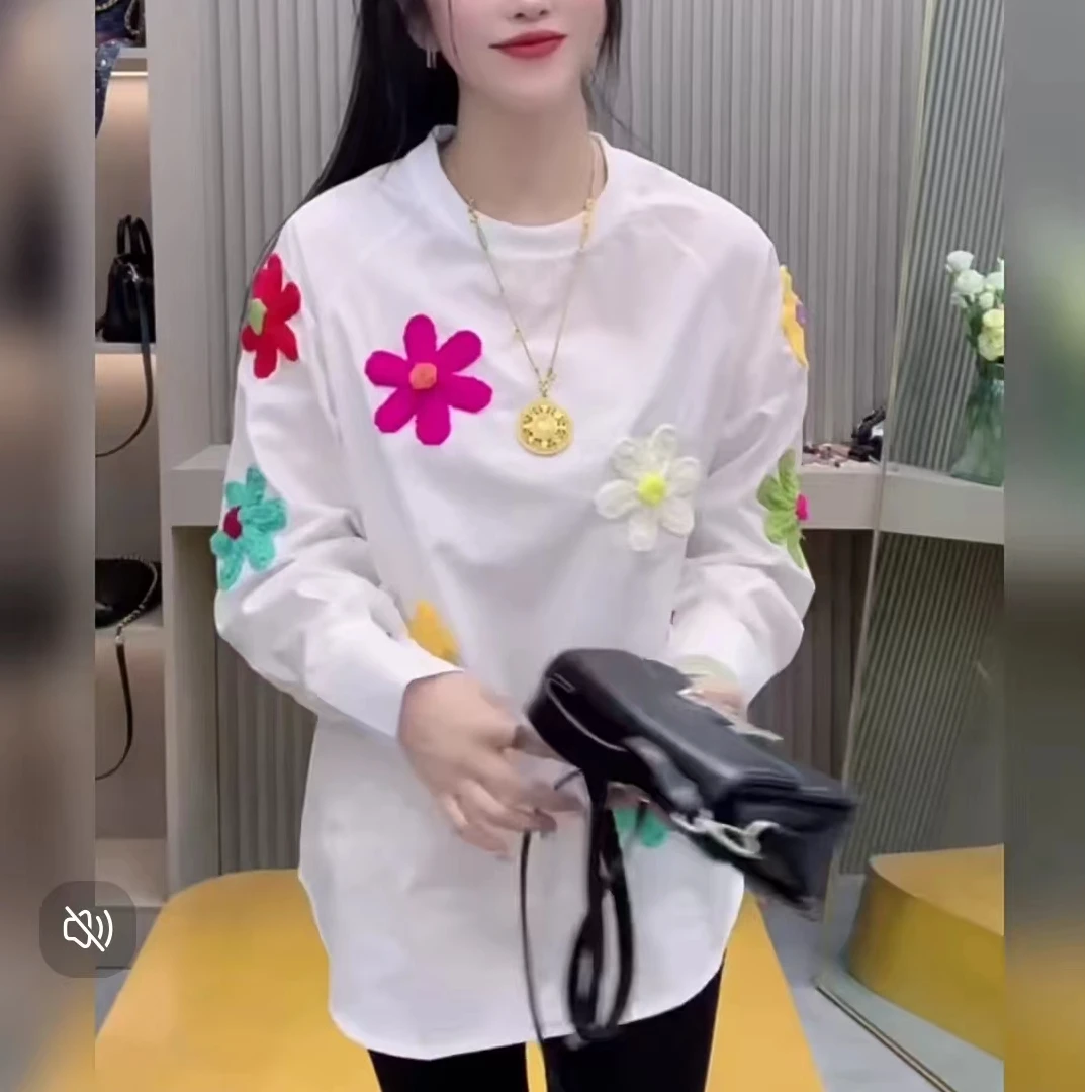 D5169 设计感减龄针织钩花装饰圆领长袖上衣