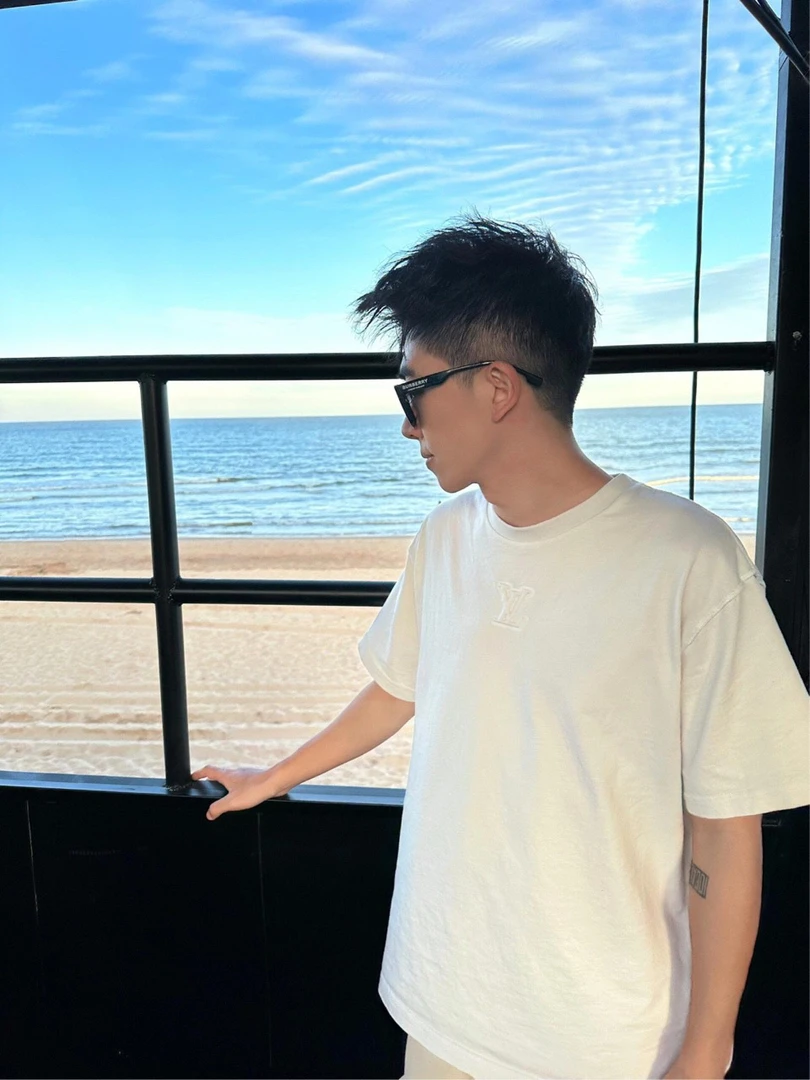 路易威登/Louis Vuitton 米色浮雕短袖02130/XS码/99新/120以内