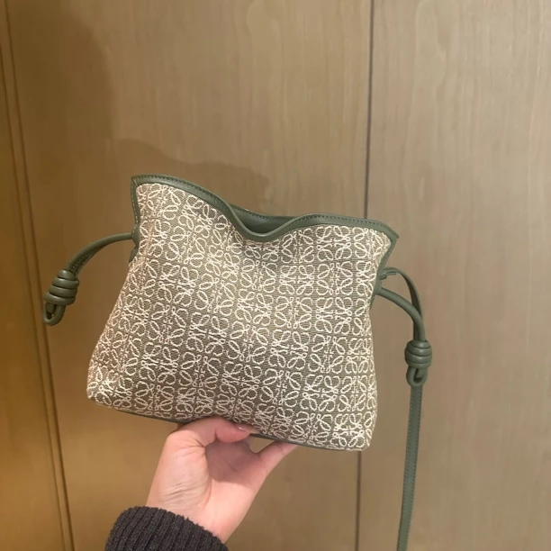 95新 LOEWE/罗意威 罗意威/小号福袋斜挎包/送中检jm368