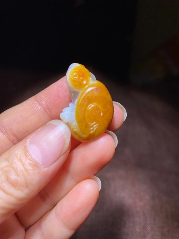 新疆和田玉雕刻母子情深挂件