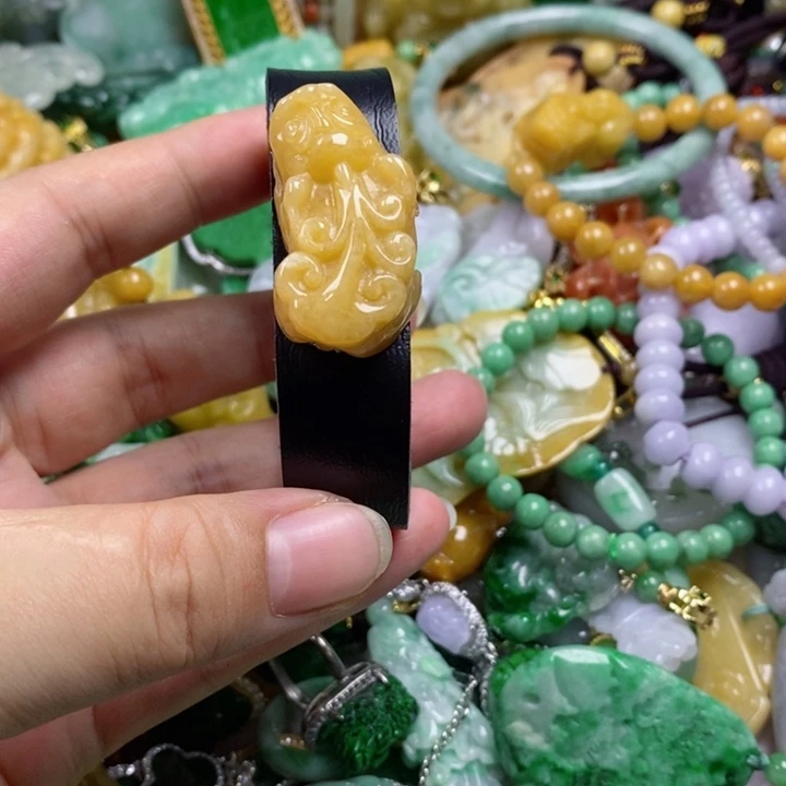 翡翠吊坠(赠链)未镶嵌