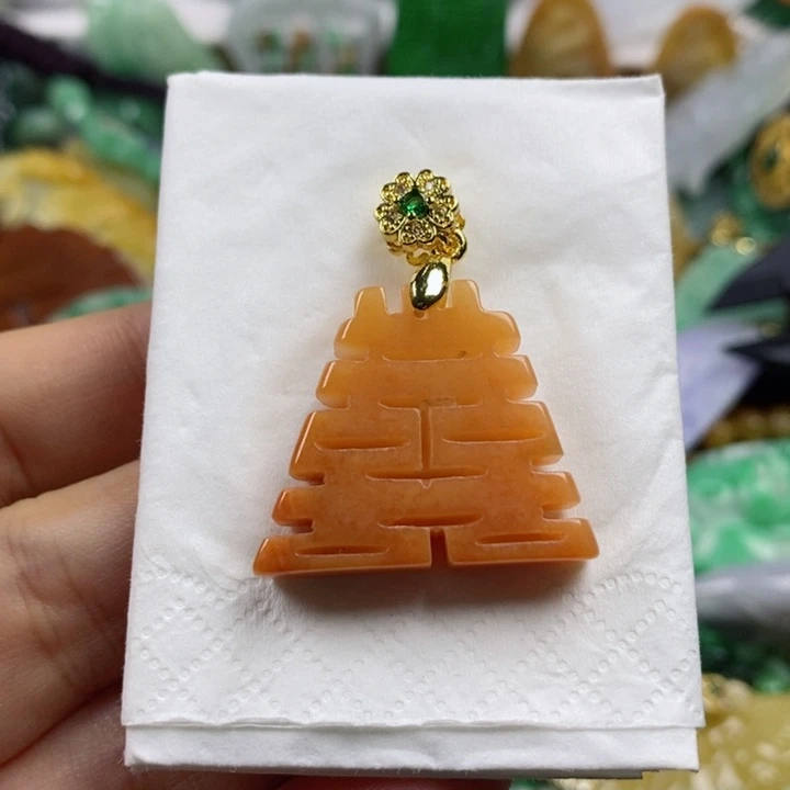 翡翠吊坠(赠链)未镶嵌