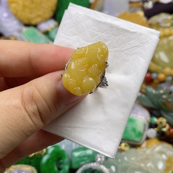 翡翠吊坠(赠链)未镶嵌