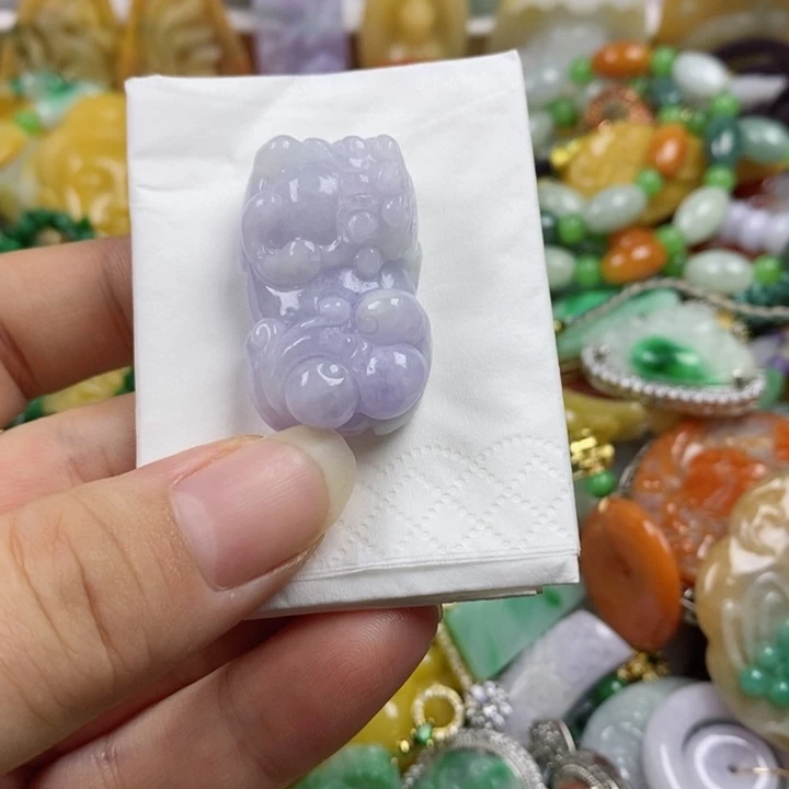 翡翠吊坠(赠链)未镶嵌