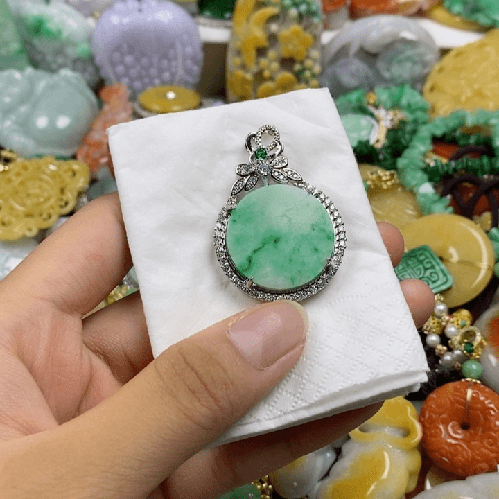 翡翠吊坠(赠链)未镶嵌