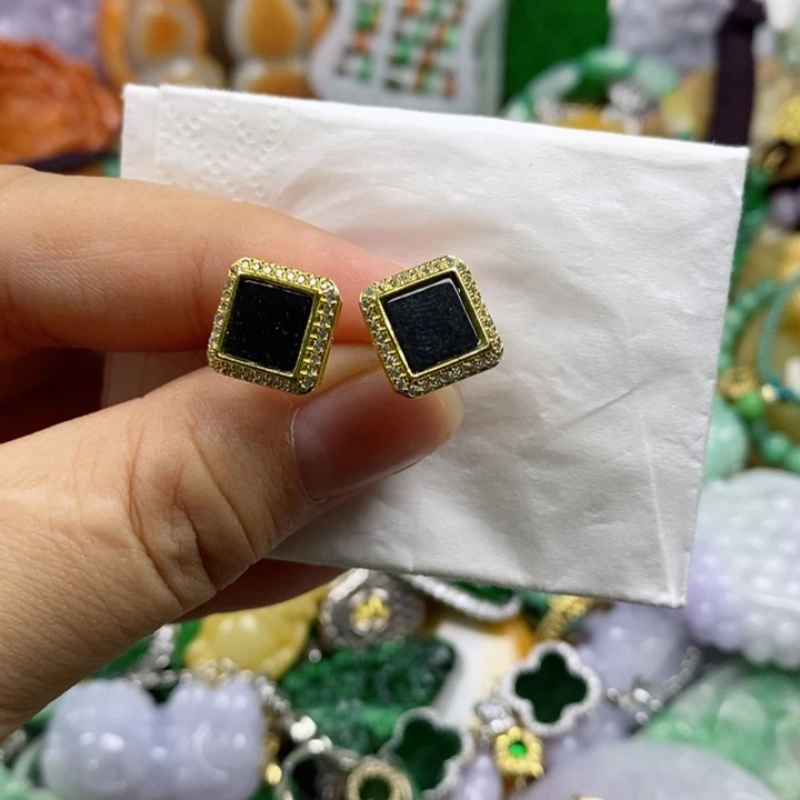 翡翠吊坠(赠链)未镶嵌