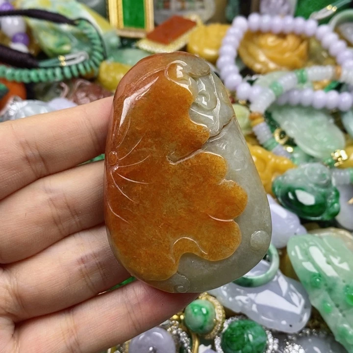 翡翠吊坠(赠链)未镶嵌