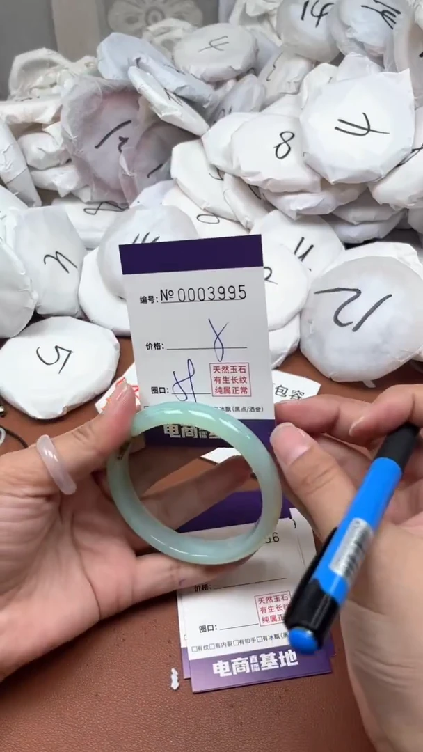 【闪购商品】玛瑙/玉髓手镯合金8995