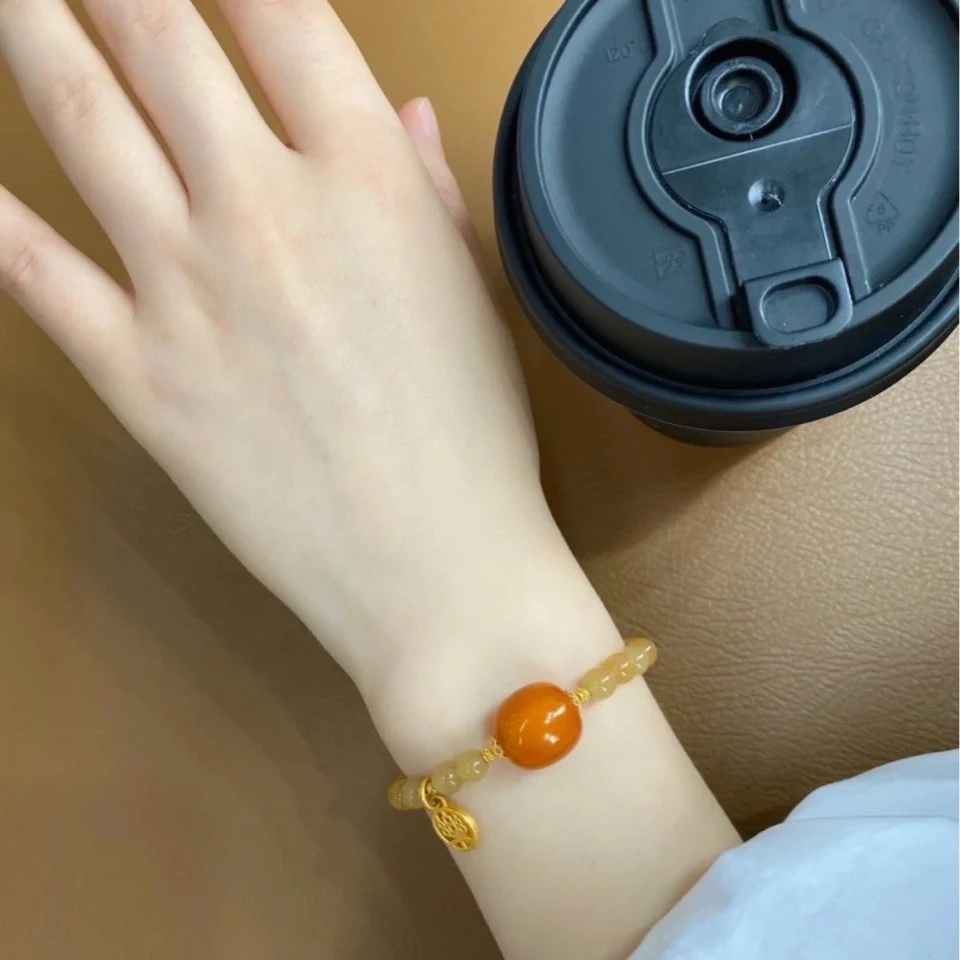 铜合金手链 新款焦糖色二代蜜黄手串乐字吊坠手串弹力手链礼物