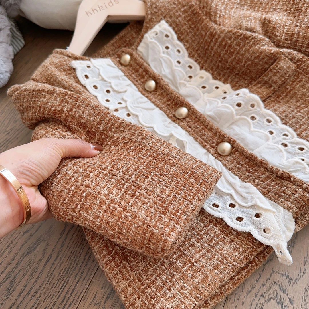 HHkids女童秋冬新洋气小香花边外套裤子套装2023时尚两件套ETZ405