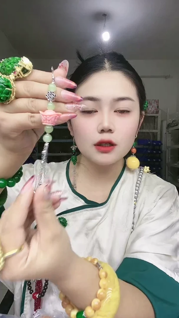 【闪购商品】砖雕经典时尚穿搭饰品
