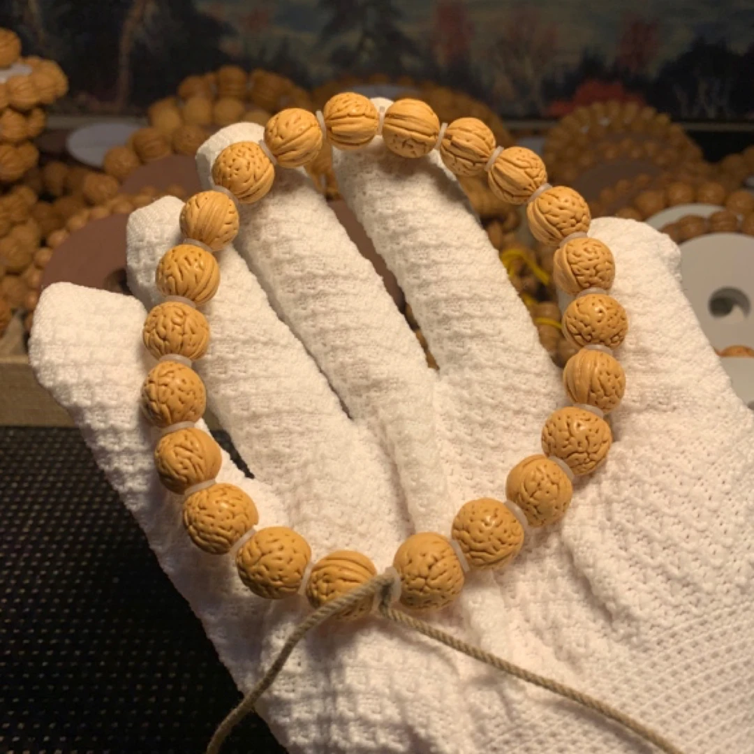 野生小金豆文玩桃核手持小尺寸