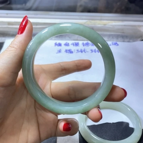 定制翡翠未镶嵌手镯