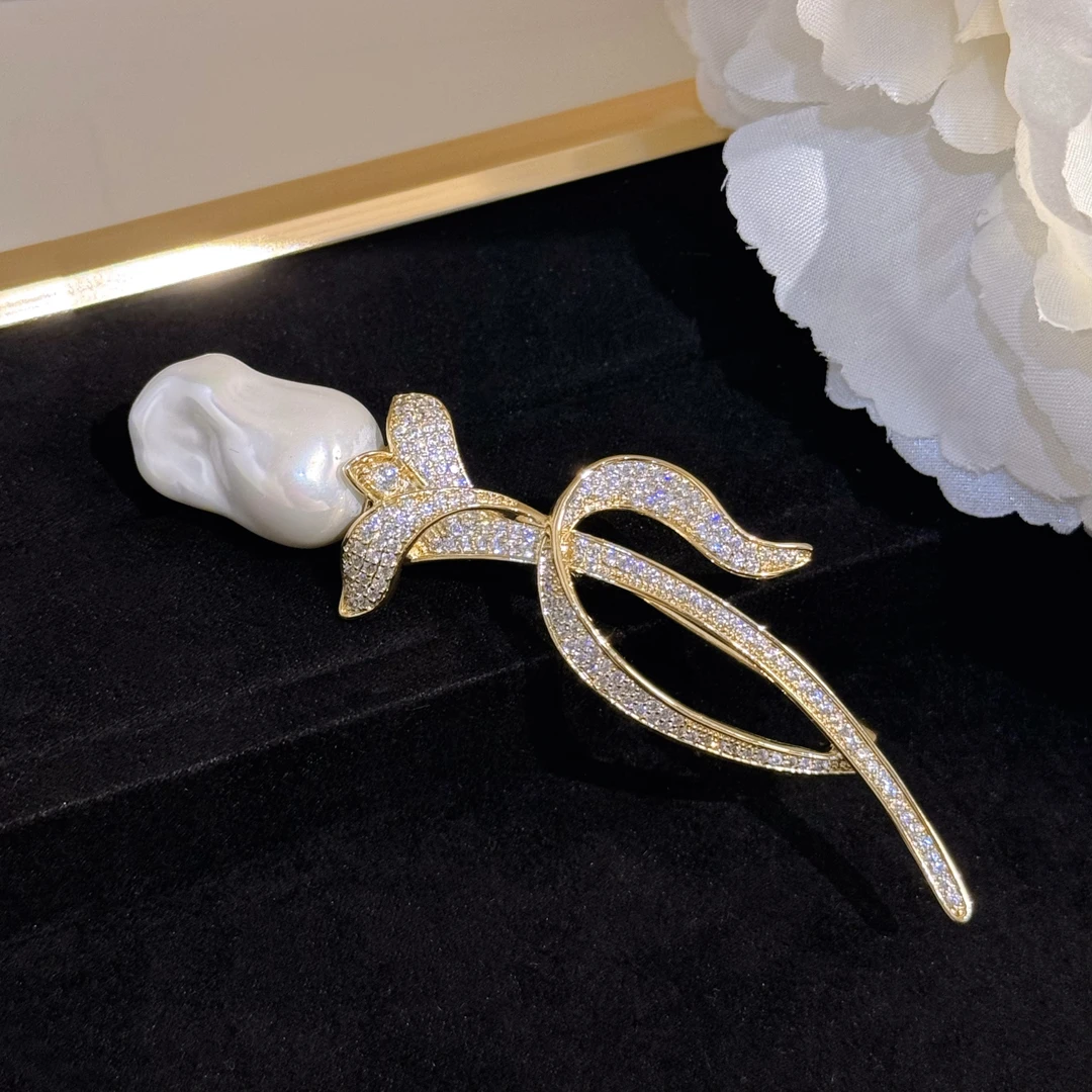合金仿珍珠胸针 杨杨babytime优雅花型仿巴洛克珍珠郁金香胸针