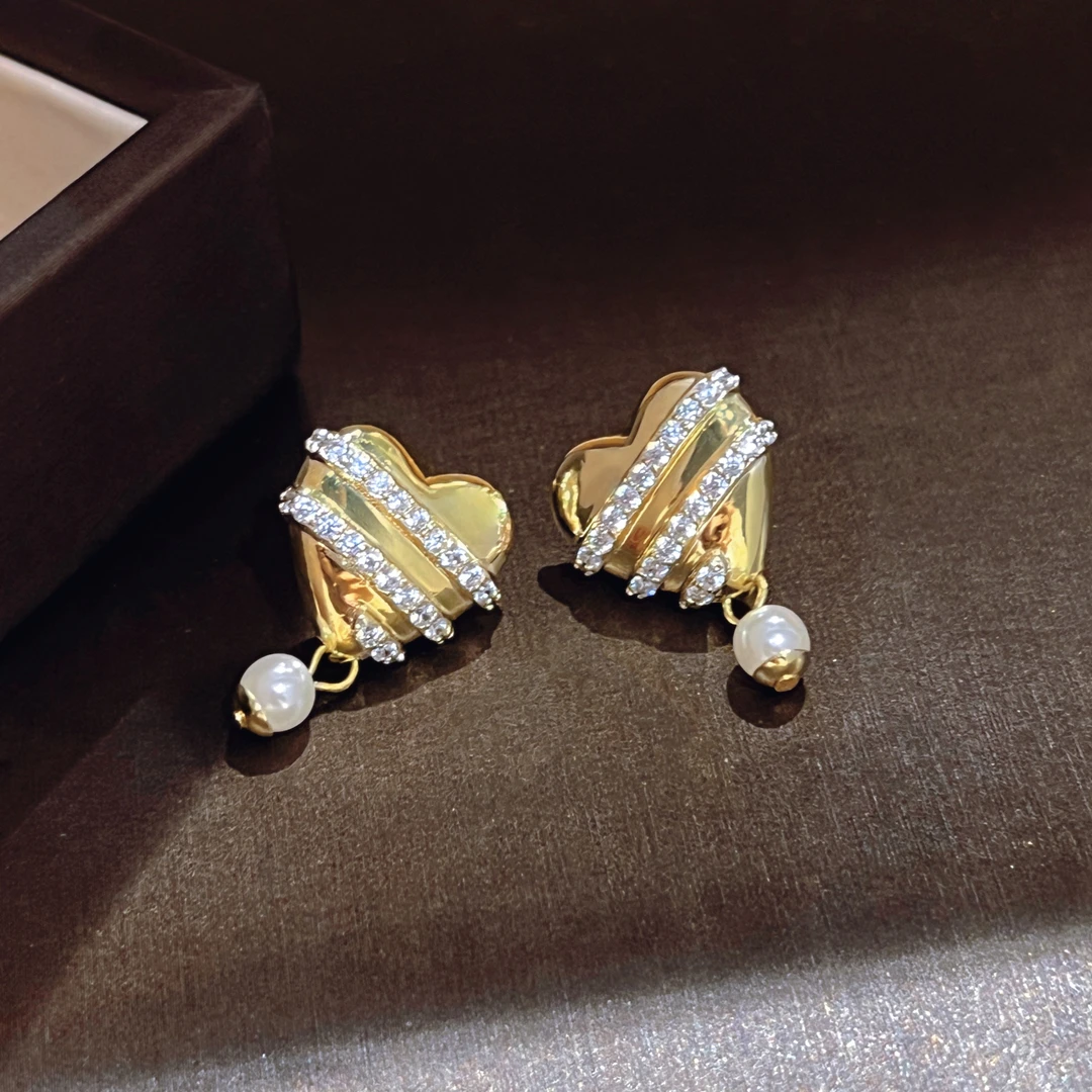 合金仿珍珠耳饰 杨杨babytime甜酷气质金属桃心珍珠耳钉精致小众