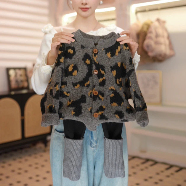 2024女童豹纹毛衣秋冬新款韩版加绒打底裤两件套女宝洋气小童保暖