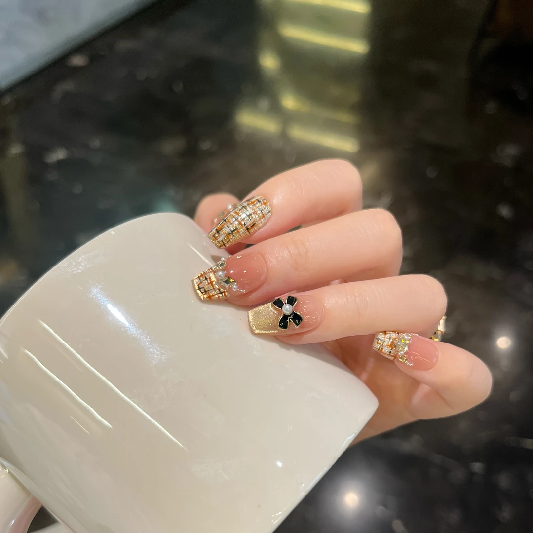 十万粉献礼@【小香风】姐弟纯手工穿戴美甲手绘小香风金色法式猫眼