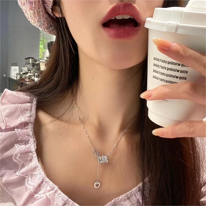 钛钢项链 736小蛮腰精致吊坠项链银色女款轻奢小众高级设计感配饰