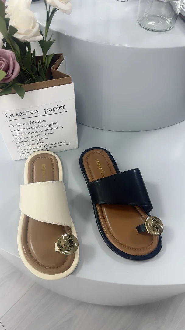 夏季时尚平底凉鞋