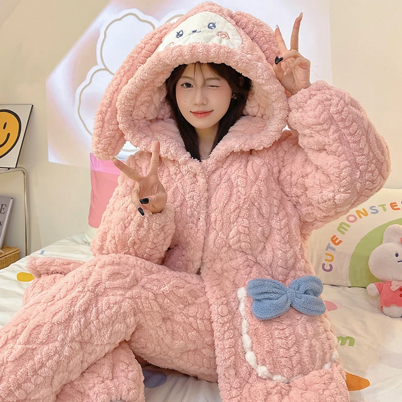 三层加厚夹棉睡衣女款冬季新款连帽外穿加厚加绒保暖珊瑚绒家居服