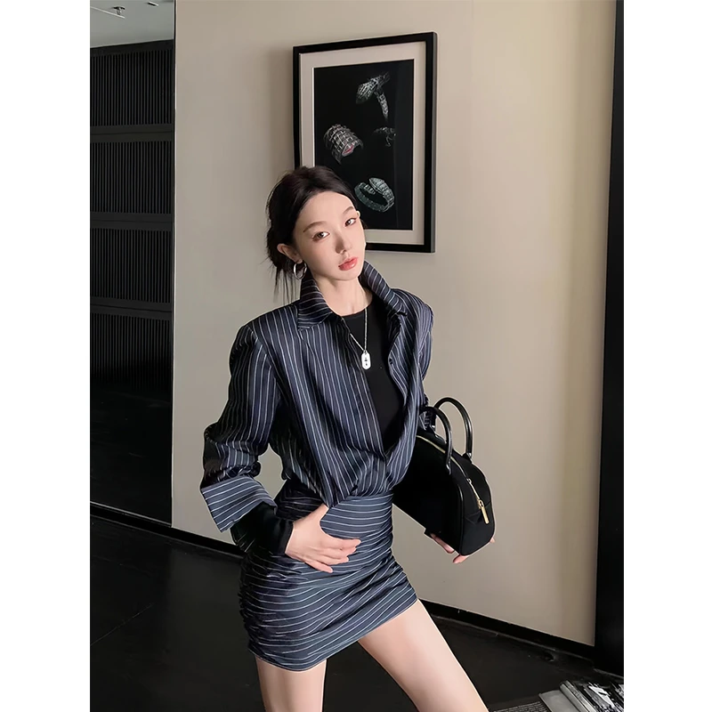 轻熟御姐风条纹长袖衬衫连衣裙女春季设计感修身显瘦辣妹包臀短裙