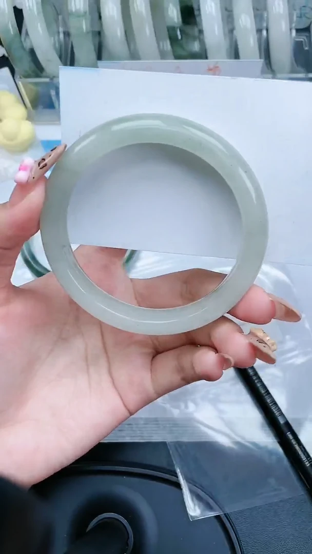 【闪购商品】石英质玉手镯未镶嵌77