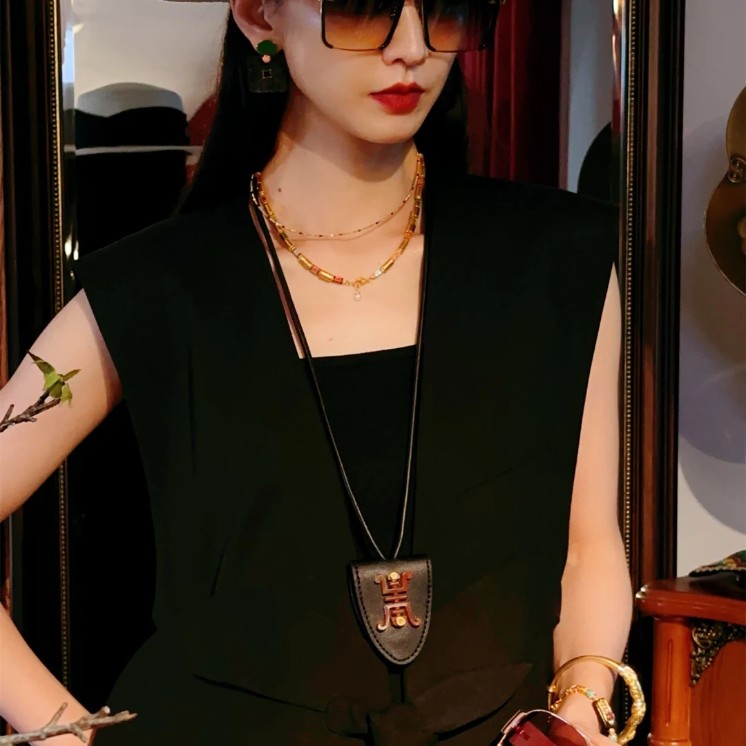 时尚潮流度假风 皮绳老玛瑙腔调寿字纹 眼镜链项链【天玺珠宝】