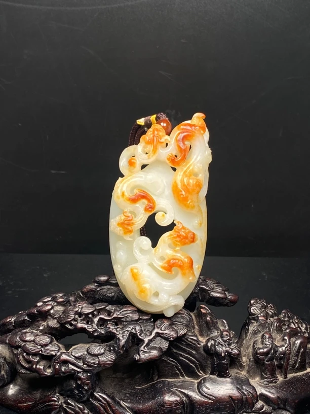 和田玉韘形佩 影古玉轩