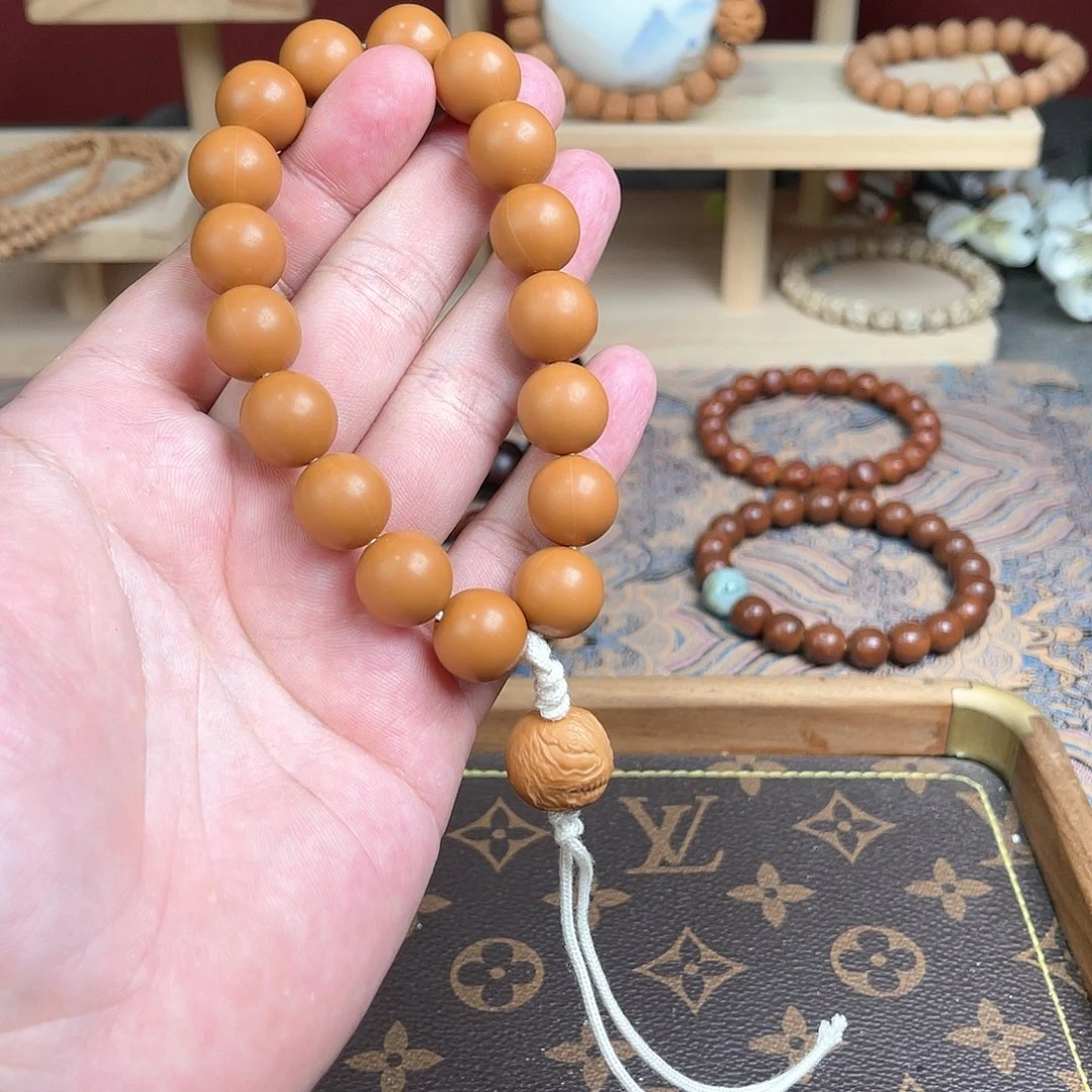 猴头核桃手串猴头手持龙炎光珠