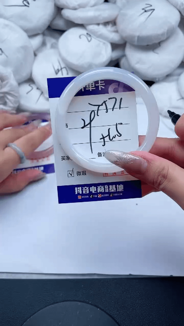【闪购商品】石英质玉手镯未镶嵌*571-56