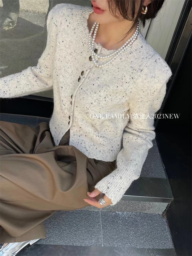 时尚单排扣圆领修身显瘦潮小香风毛衣女名媛气质【交个朋友专属】