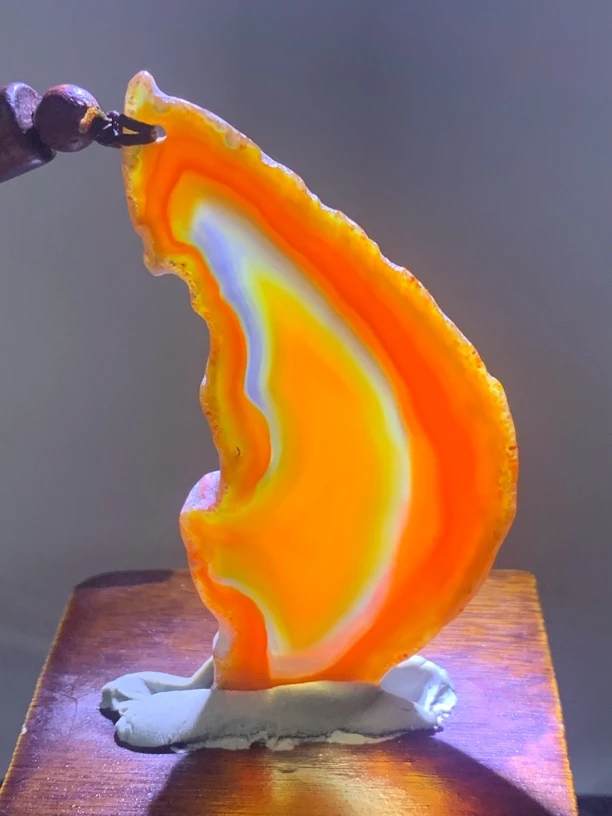 巴西玛瑙原石切片吊坠红色橘黄色国风正品珠宝1624尺寸75/35/5mm