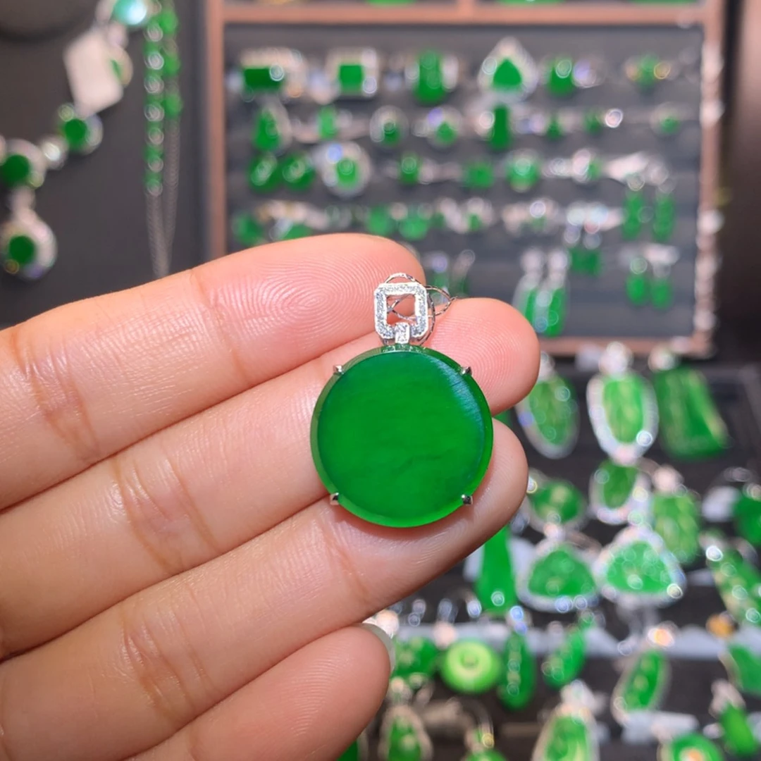 【闪购商品】翡翠颈饰18K金镶嵌天然翡翠