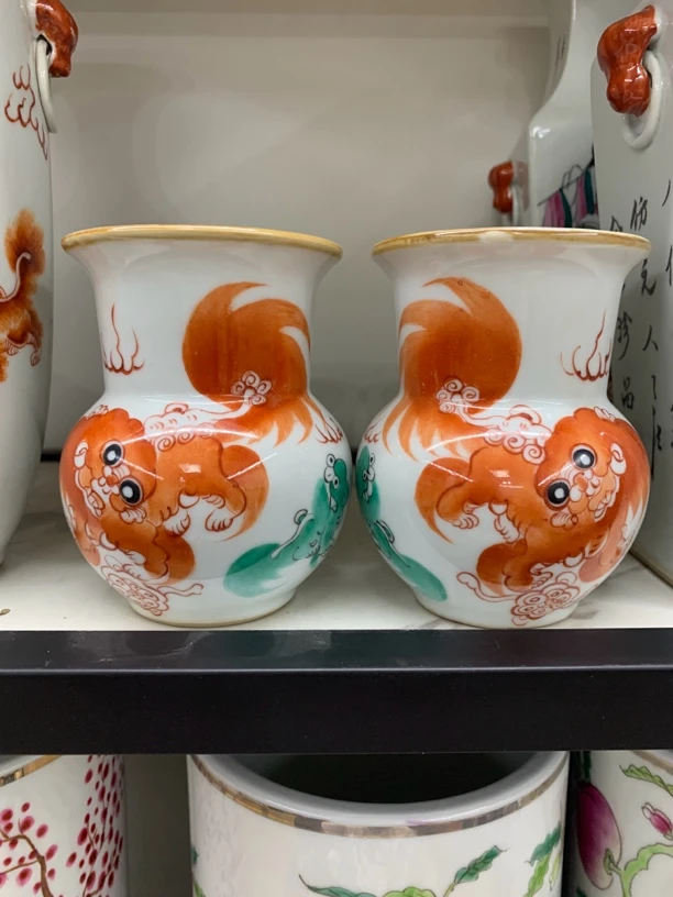 粉彩狮子渣斗一对瓷器