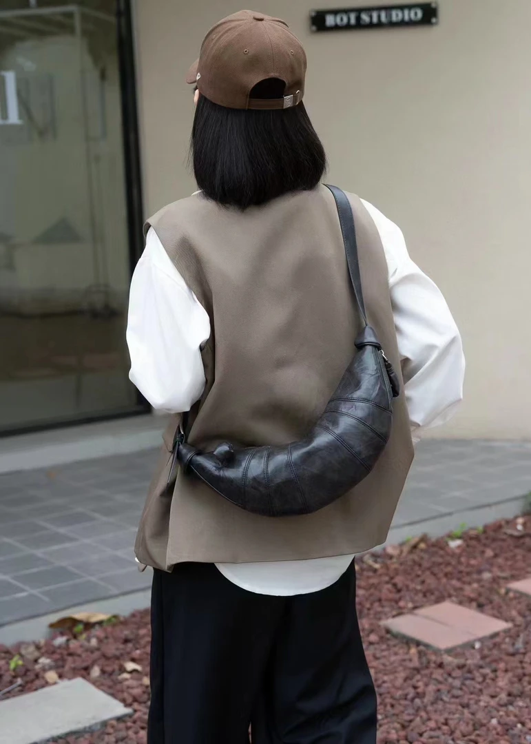 24新款休闲时尚单肩斜跨包2346