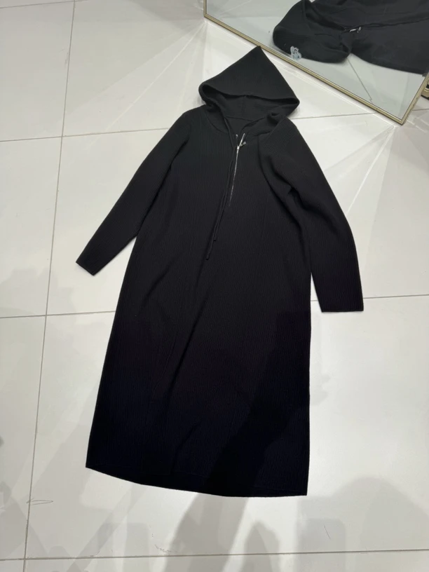 #22023V领宽松半开胸连帽针织连衣裙