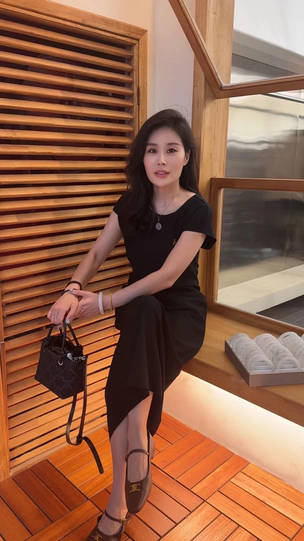 Miss Huo  金属标钻点连衣裙  B黑色  870